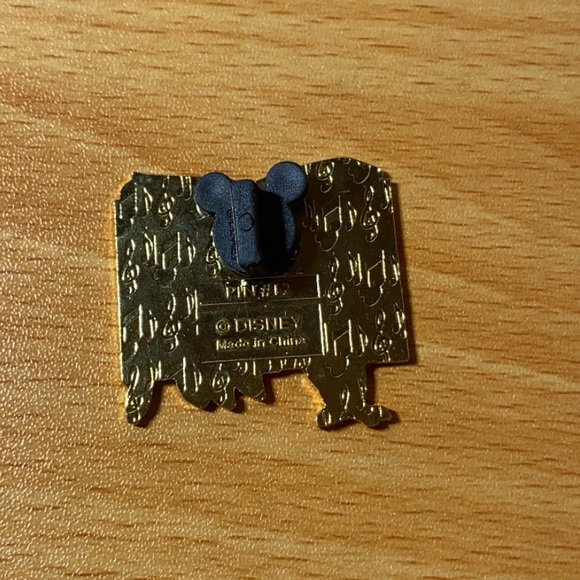 DISNEY PINS - Picture 6 of 6